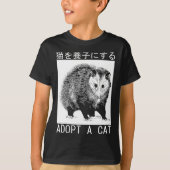 adopteren een posum van een kat Japans opossum T-shirt (Voorkant)