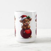 adorable baby highland cow sitting koffiemok (Center)