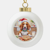 Adorable Basset Hound Sneaking Christmas Cookies Keramische Bal Ornament (Voorkant)