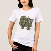 Adorable cat surrounded by green clover leaves Tri-Blend shirt (Voorkant)