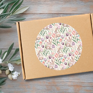 Adorable grijze konijn met kleurrijke tulpen ronde sticker