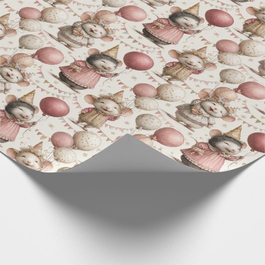 Adorable Mouse Birthday Pattern, Pink & Beige Cadeaupapier (Hoek)