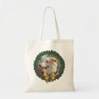 Adorno con corona navideña para mascota tote bag