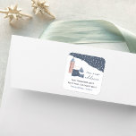 Adres Snowy Village Change of Address Vierkante Sticker<br><div class="desc">Dit luie ontwerp van het etiket met het retouradres voor feestdagen met een schattig uitzicht is een handige manier om je nieuwe adres aan te kondigen. De bewegende reclamesticker is voorzien van een sneeuwige kerstdorpscène in zachte vakantiekleuren. Pas uw familienaam en adres aan.</div>