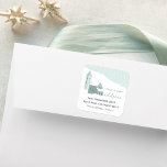 Adres Snowy Village Change of Address Vierkante Sticker<br><div class="desc">Dit luie ontwerp van het etiket met het retouradres voor feestdagen met een schattig uitzicht is een handige manier om je nieuwe adres aan te kondigen. De bewegende reclamesticker is voorzien van een sneeuwige kerstdorpscène in zachte vakantiekleuren. Pas uw familienaam en adres aan.</div>