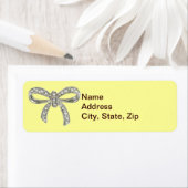 Adresetiketten met een geel diamanten weduwschap etiket (Insitu)