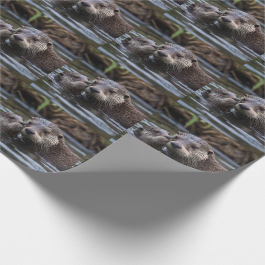 **"Adrift in Love: Mummy en Baby Otter"** Cadeaupapier (Hoek)