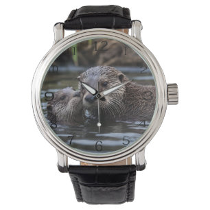 **"Adrift in Love: Mummy en Baby Otter"** Horloge