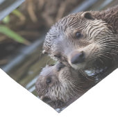 **"Adrift in Love: Mummy en Baby Otter"** Korte Tafelloper (Hoek)