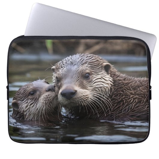 **"Adrift in Love: Mummy en Baby Otter"** Laptop Sleeve (Voorkant)