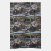 **"Adrift in Love: Mummy en Baby Otter"** Theedoek (Verticaal)