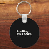 Adulting It’s A Scam _ Funny Relatable Sarcastic Q Sleutelhanger (Voorkant)