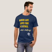 Adults' Hanukkah Shirt - "Make latkes" (Voorkant volledig)