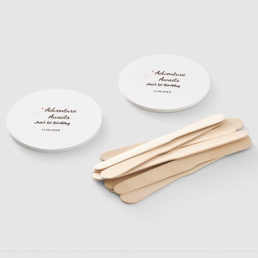 Adventure awaits 1st birthday name date planeretro handwaaier (Niet-gemonteerd)