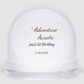 Adventure awaits 1st birthday name date planeretro sneeuwbol (Achterkant)