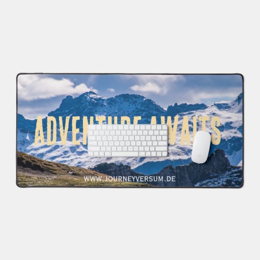 Adventure awaits Bergpanorama Bureaumat (Keyboard & Muis)