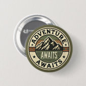 Adventure Awaits -  Button in de buitenlucht (Voorkant /achterkant)