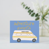 ADVENTURE AWAITS Campervan RV Briefkaart (Staand voorkant)