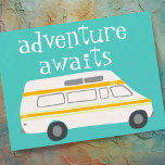 ADVENTURE AWAITS Campervan RV Briefkaart<br><div class="desc">Bekijk deze schattige campervan met de boodschap "ADVENTURE AWAITS". U kunt uw eigen tekst altijd bewerken en toevoegen. Laat me weten of je iets wilt dat aangepast is. En controleer mijn winkel op meer producten en design. Als je het koopt, bedankt! Ben zeker om een foto op Instagram van het...</div>
