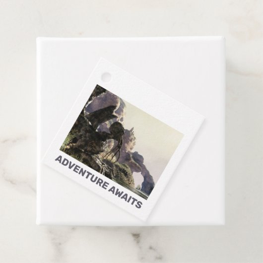 Adventure Awaits. Fantasy landscape Bedankjes Labels (In situ)