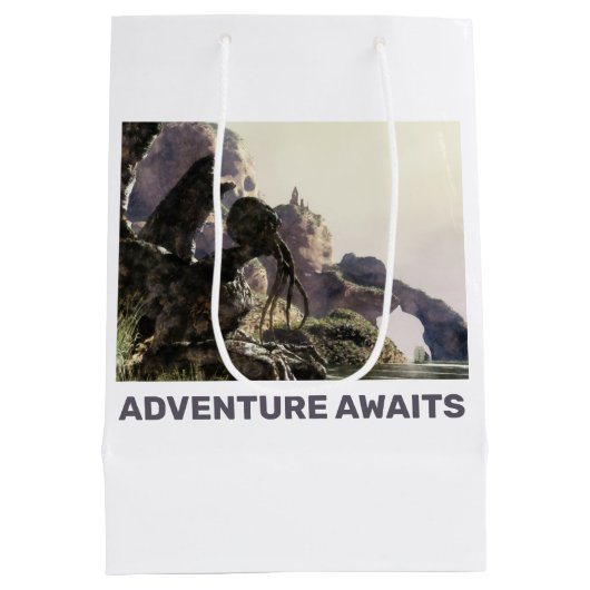 Adventure Awaits. Fantasy landscape Medium Cadeauzakje (Achterkant)