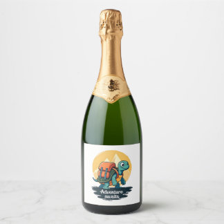 Adventure Awaits is Wandelavonturen is Buiten A Sparkling Wijnetiket
