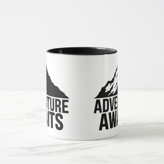 Adventure Awaits Mountain Hiking Design Mok (Midden)