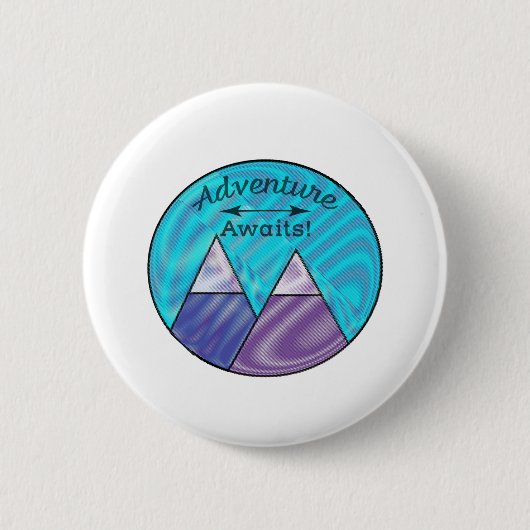 Adventure Awaits Mountain Peaks Ronde Button 5,7 Cm (Voorkant)