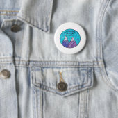 Adventure Awaits Mountain Peaks Ronde Button 5,7 Cm (In situ)