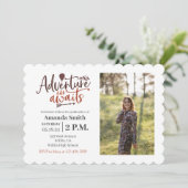 "Adventure Awaits" Outdoor Afstuderen Foto Kaart (Staand voorkant)