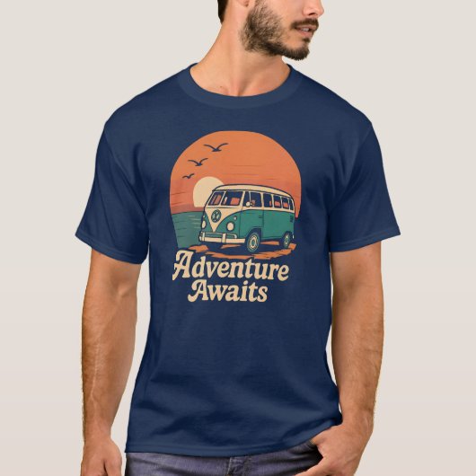 Adventure Awaits Van Sunset Retro Travel T-Shirt (Voorkant)