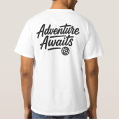 Adventure Awaits Wereldbol Vliegtuigreis T-shirt (Achterkant)