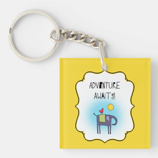 Adventure Awaits Whimsical Sleutelhanger (voorkant)
