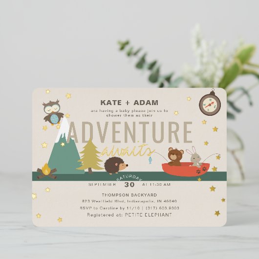 Adventure Awaits Woodland Neutral Taup Baby shower Folie Uitnodiging (Staand Voorkant)