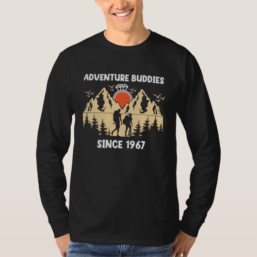 Adventure Buddies Since 1967 Hiking Partner T-shirt (Voorkant)