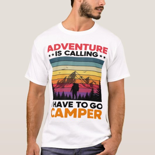 Adventure Camper Retro Mountain Camping Ontwerp T-shirt (Voorkant)