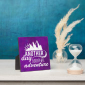 Adventure Quote - bergen op Paarse achtergrond Fotoplaat (Insitu)