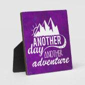 Adventure Quote - bergen op Paarse achtergrond Fotoplaat (Voorkant)