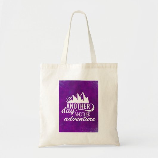 Adventure Quote - bergen op Paarse achtergrond Tote Bag (Voorkant)