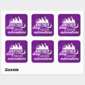 Adventure Quote - bergen op Paarse achtergrond Vierkante Sticker (Vel)