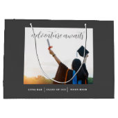 Adventure wacht op Afstuderen Gift Bag Groot Cadeauzakje (Achterkant)
