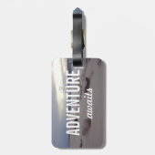 Adventure wacht op Typografie Beach Waves Bagagelabel (Achterkant verticaal)