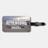 Adventure wacht op Typografie Beach Waves Bagagelabel (Achterkant horizontaal)