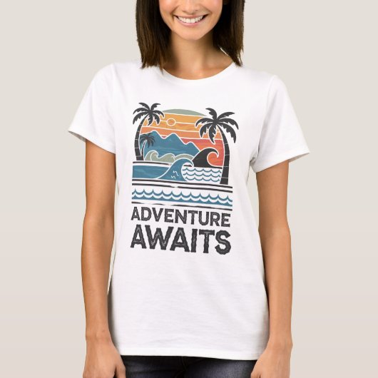 Adventures Await: Bold Exploration T-Shirt Design (Voorkant)