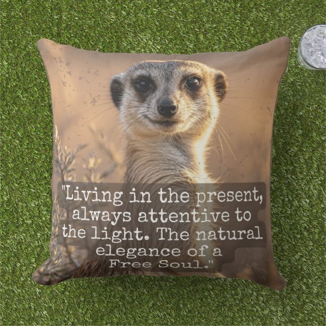 Adventurous Meerkat Living Buitenkussen (Gras)