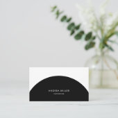 Adviseur Minimalist Zwart-Wit Boog QR Code Visitekaartje (Staand voorkant)