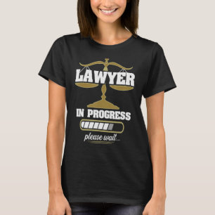 Advocaat in behandeling Gelieve te wachten op de r T-shirt