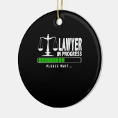 Advocaat in behandeling keramisch ornament (Links)