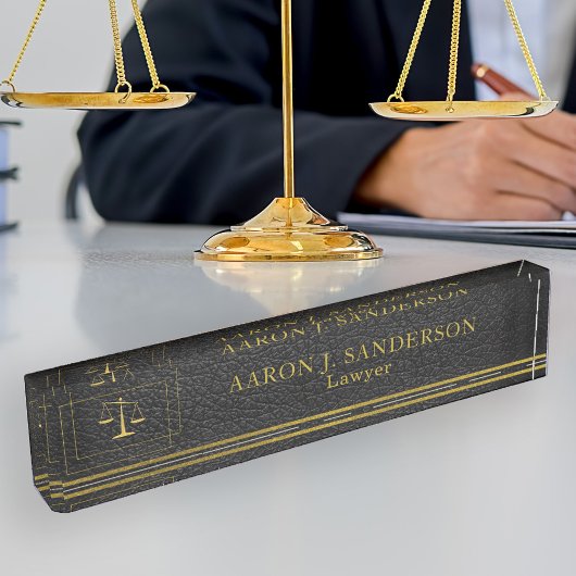 Advocaat kantoor elegant zwart leer en goudkleurig naambordje