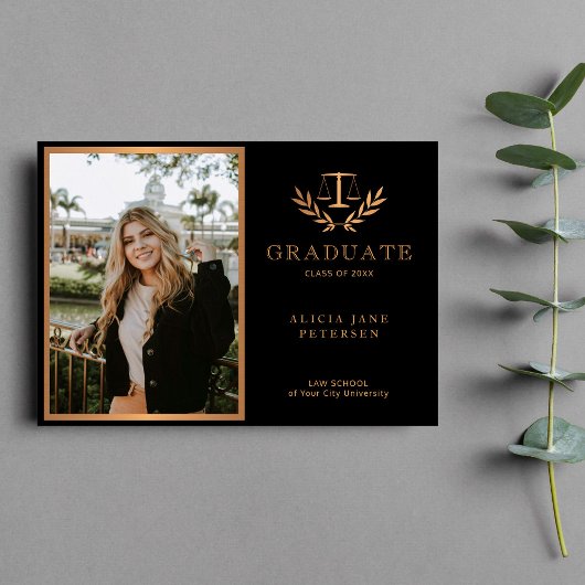 Advocaat schaal van justitie goud zwart 2024 afstu aankondiging